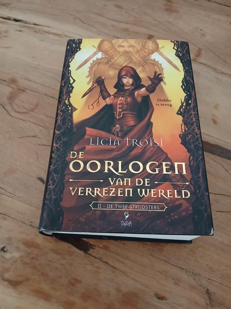 De Oorlogen van de Verrezen Wereld II - De Twee Strijdsters, Boeken, Fantasy, Ophalen of Verzenden