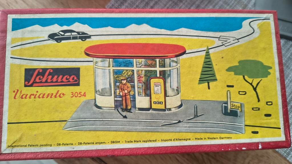 Schuco Varianto 3054 Tankstation - Vintage Speelgoed, Overige merken, Gebruikt, 1:50 of kleiner, Overige typen