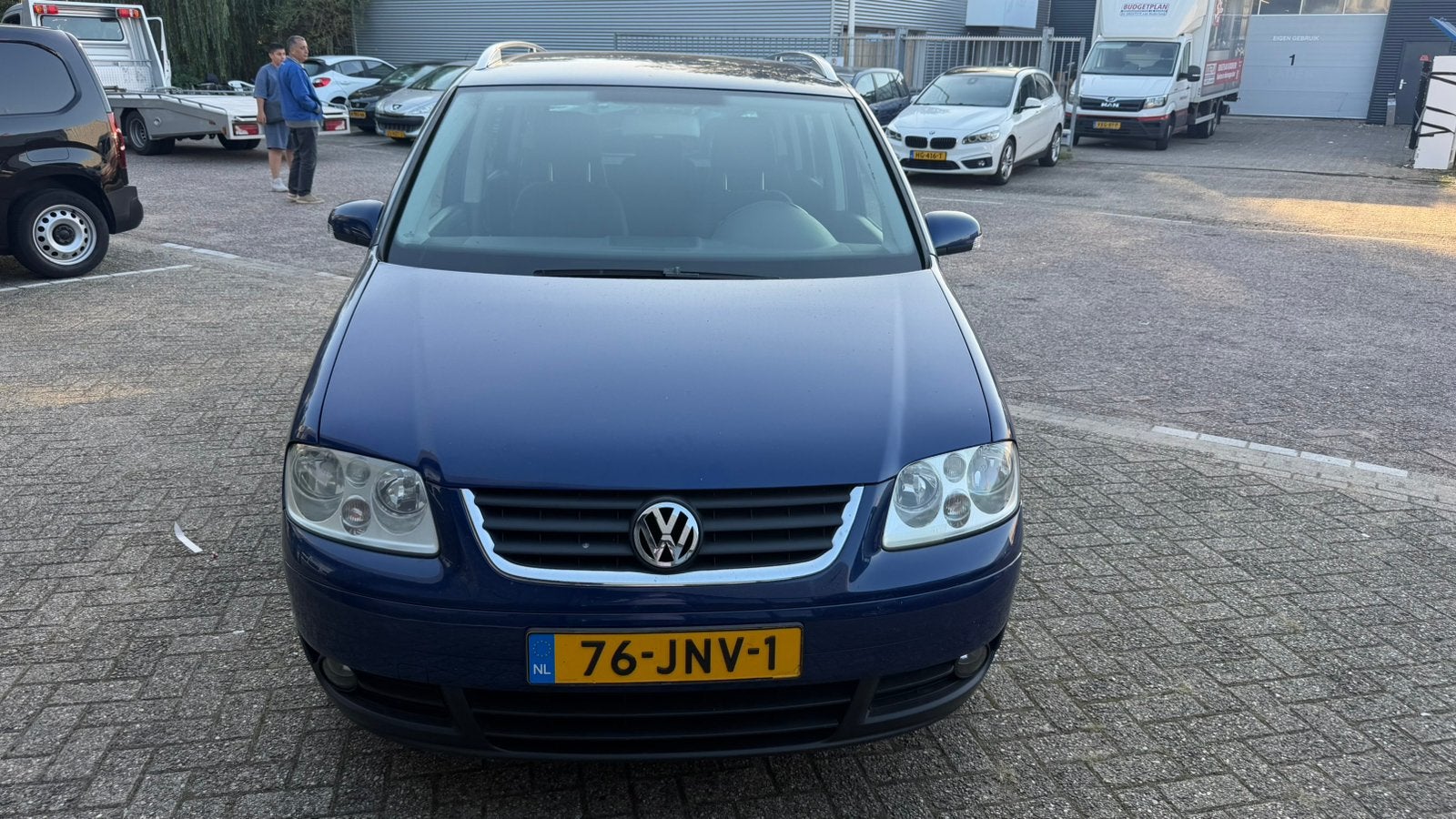 Volkswagen Touran 2.0 fsi 7 persoons apk airco cruise nap, Auto's, 1525 kg, 1984 cc, Blauw, 7 stoelen