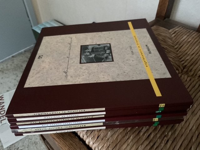 7 boeken monument van de maand in Friesland, Boeken, Ophalen of Verzenden, Zo goed als nieuw, Verschillende auteurs