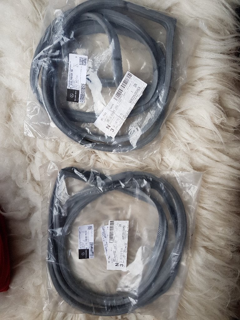 rubbers achterdeuren Mercedes W116 A1167300278 A116730017864, Auto-onderdelen, Deur, Nieuw, Ophalen of Verzenden, Achter