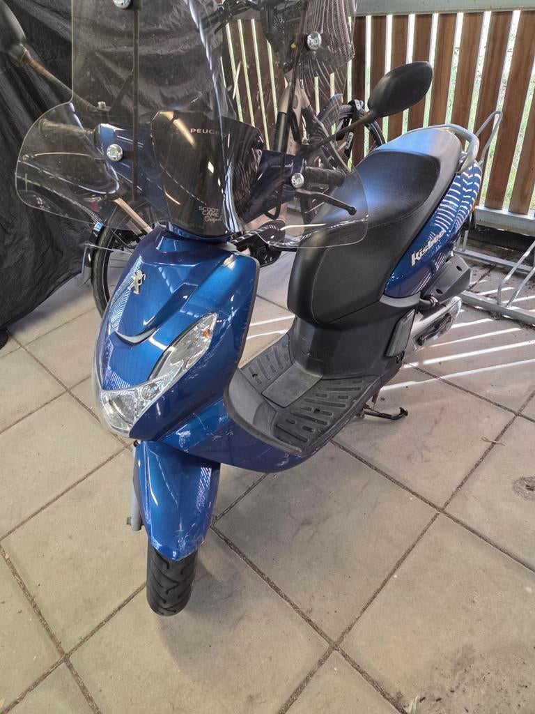 TE KOOP MOOIE PEUGIOT KISBEE BJ 2019, Fietsen en Brommers, Snorfietsen en Snorscooters, Ophalen, Zo goed als nieuw, Benzine, Peugeot