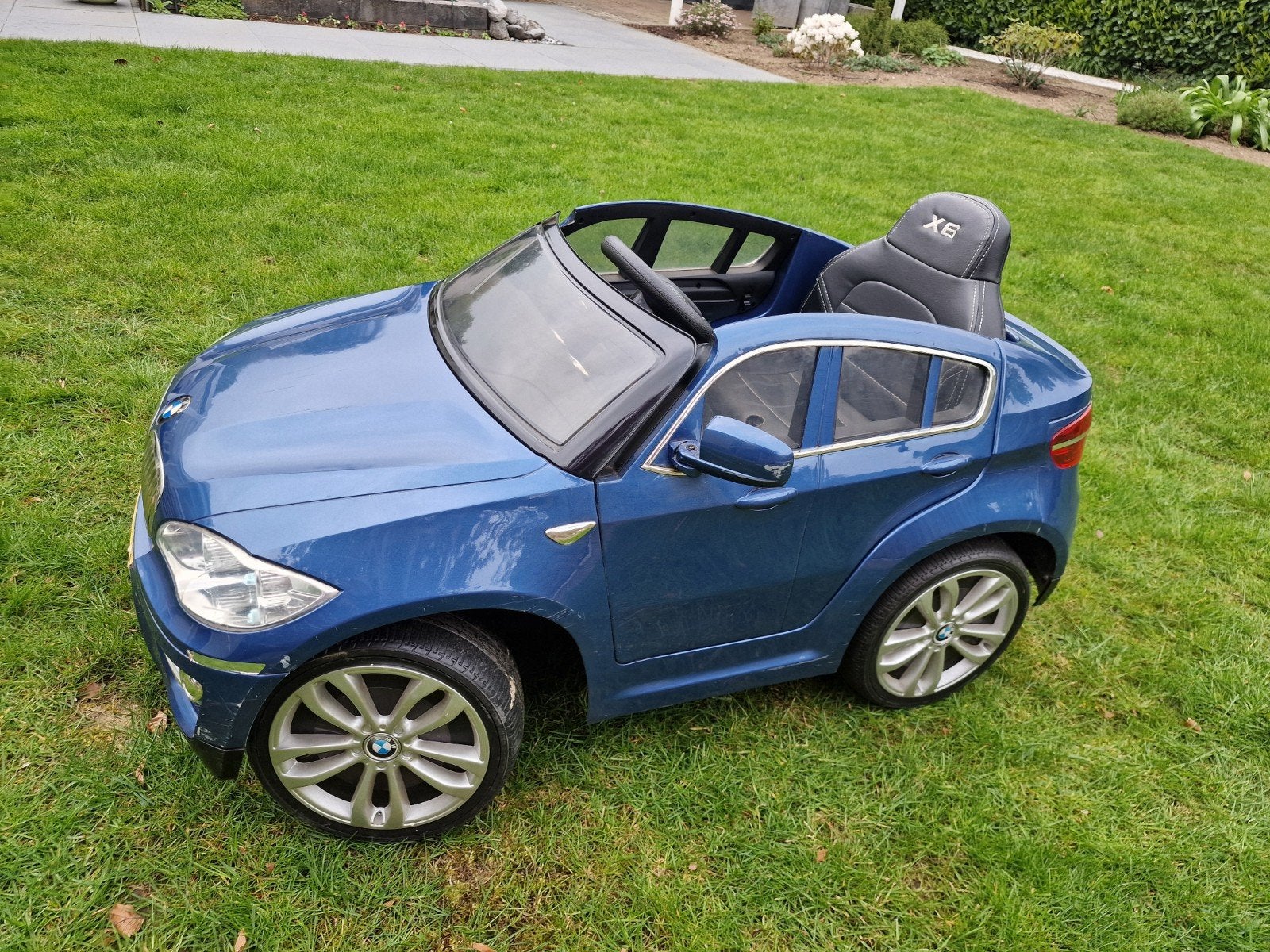 Blauwe BMW X6 kinderauto met afstandsbediening, Gebruikt
