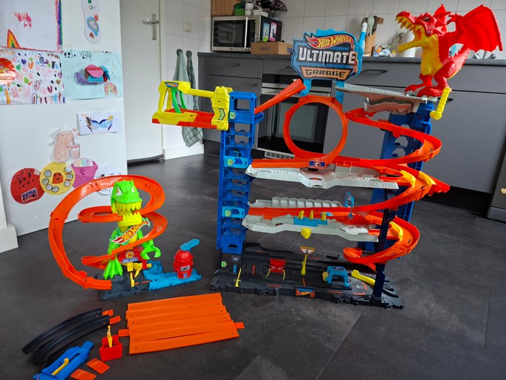 2x Autogarage's  Ultimate Garage & T-Rex City + onderdelen
