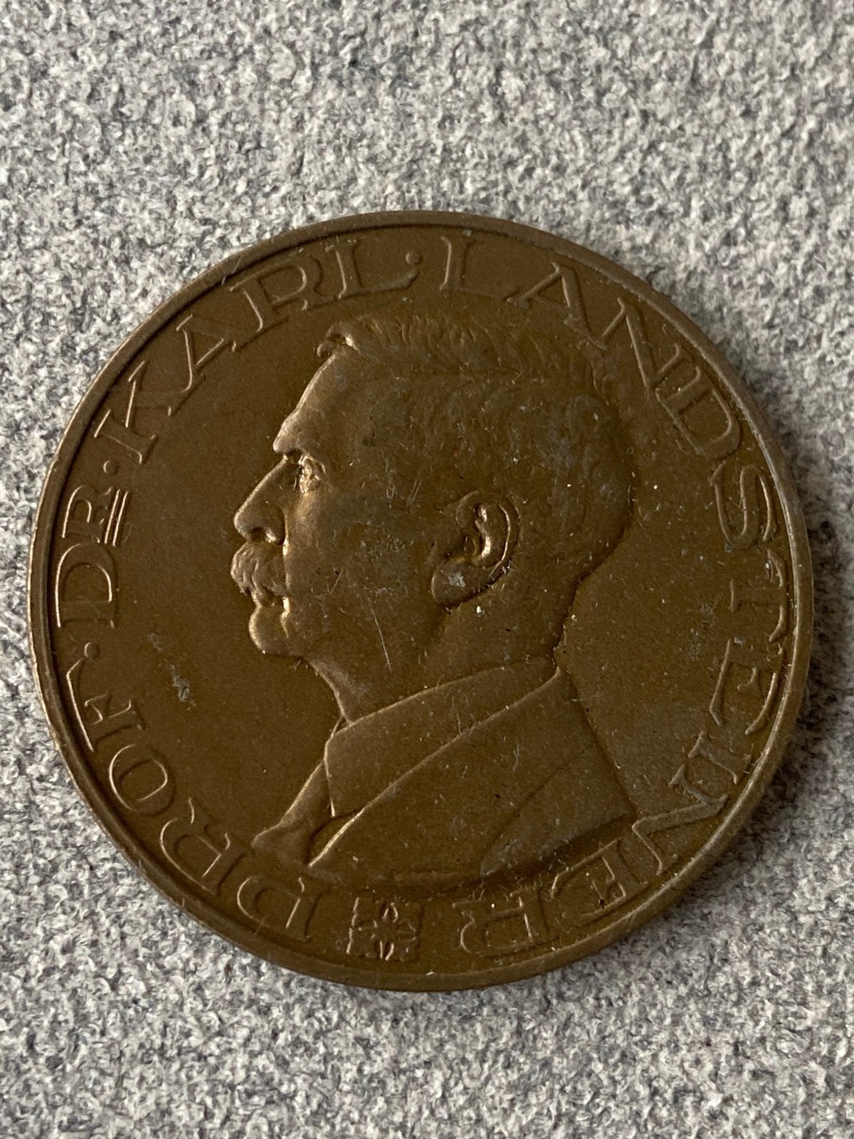 Penning Karl Landsteiner . 40 mm, Ophalen of Verzenden, Overige materialen