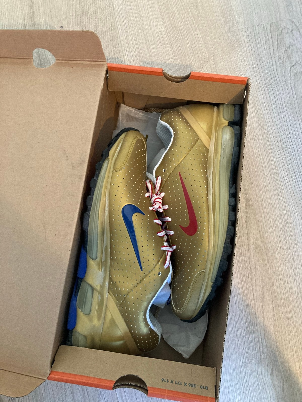 Nike Air Max 2003 WMNS Goud/Rood/Blauw - Maat 43, Ophalen of Verzenden, Nieuw, Overige kleuren, Sneakers of Gympen