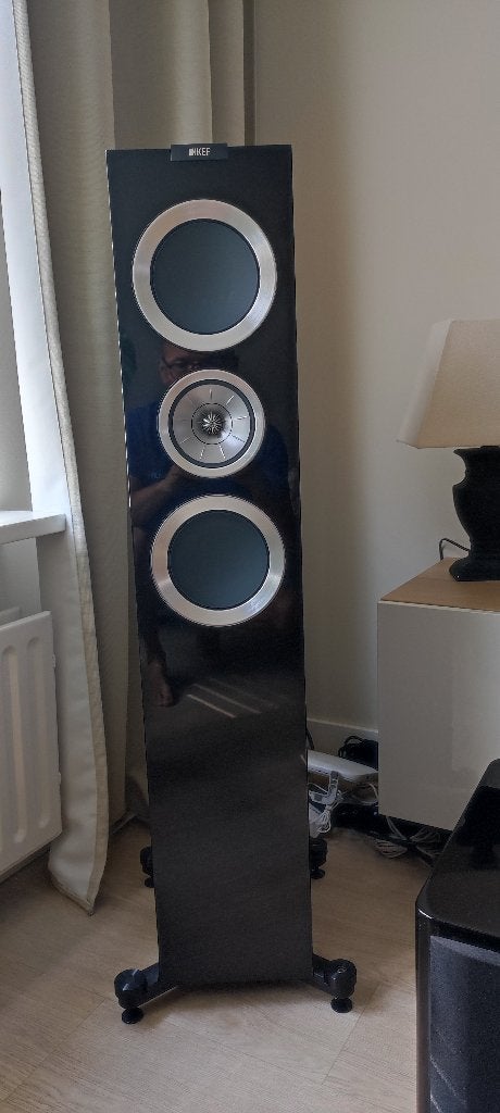KEF R700 Black Piano