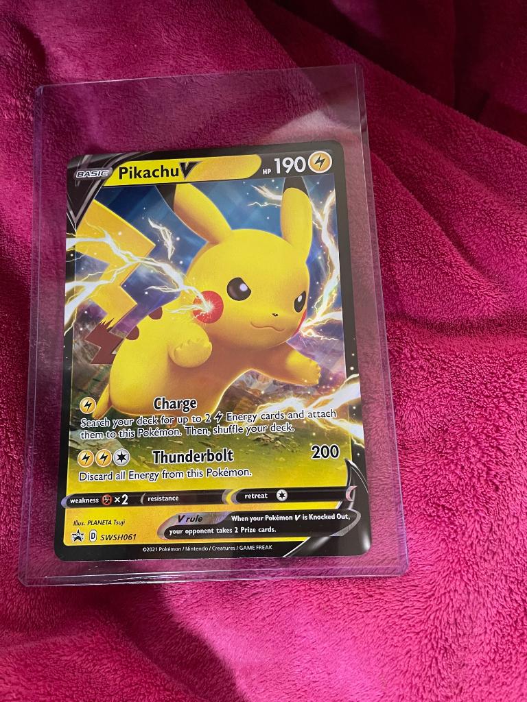 Jumbo Cards pikachu v swsh061, Ophalen of Verzenden, Zo goed als nieuw