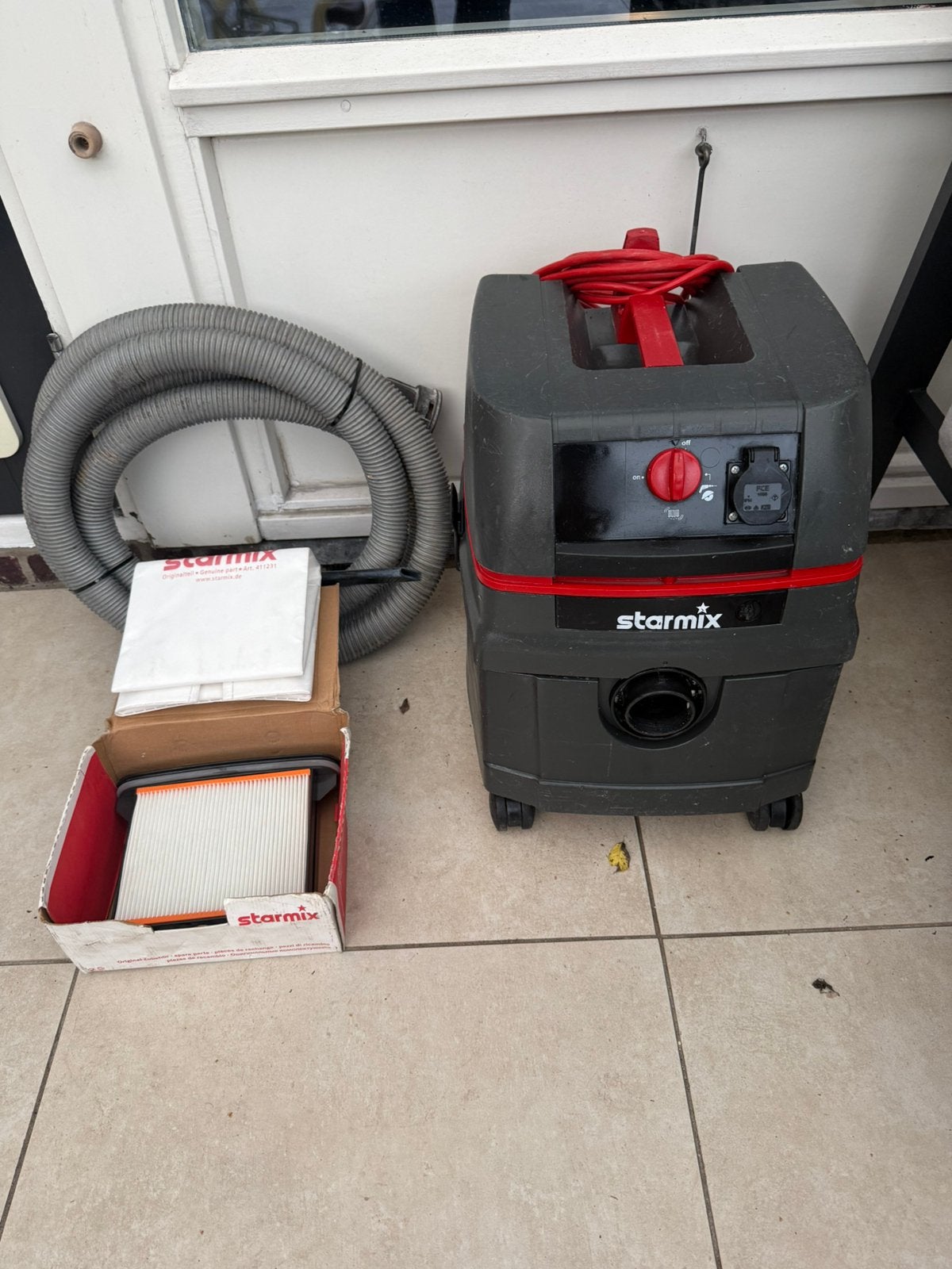Starmix L1425 bouwstofzuiger, Ophalen, Zo goed als nieuw