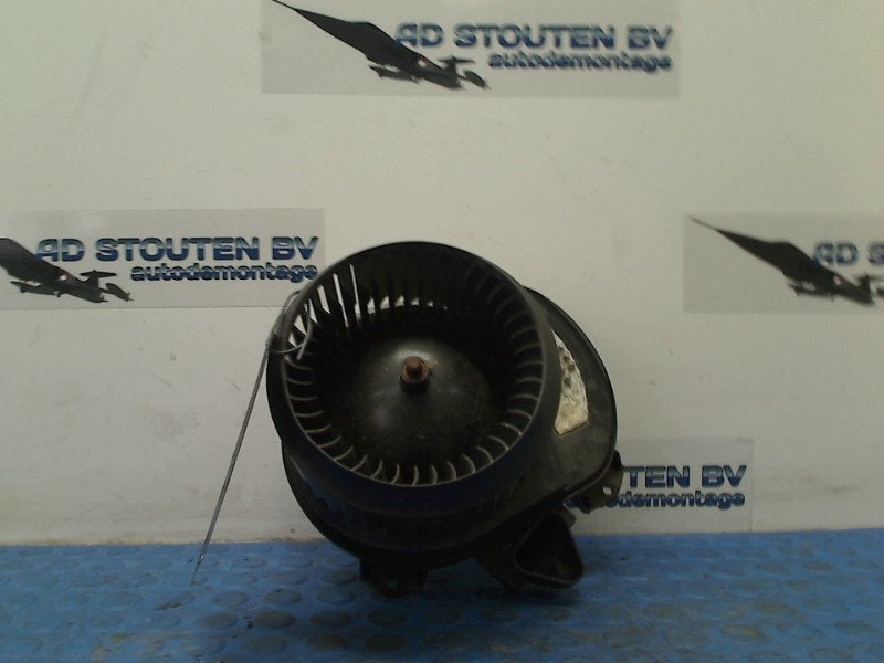 Kachel Ventilatormotor Mercedes-Benz A (W176) A2469064200, Gebruikt, Mercedes-Benz AG, Mercedes-Benz, Mercedesstraße 120, Stuttgart 70372, , Duitsland