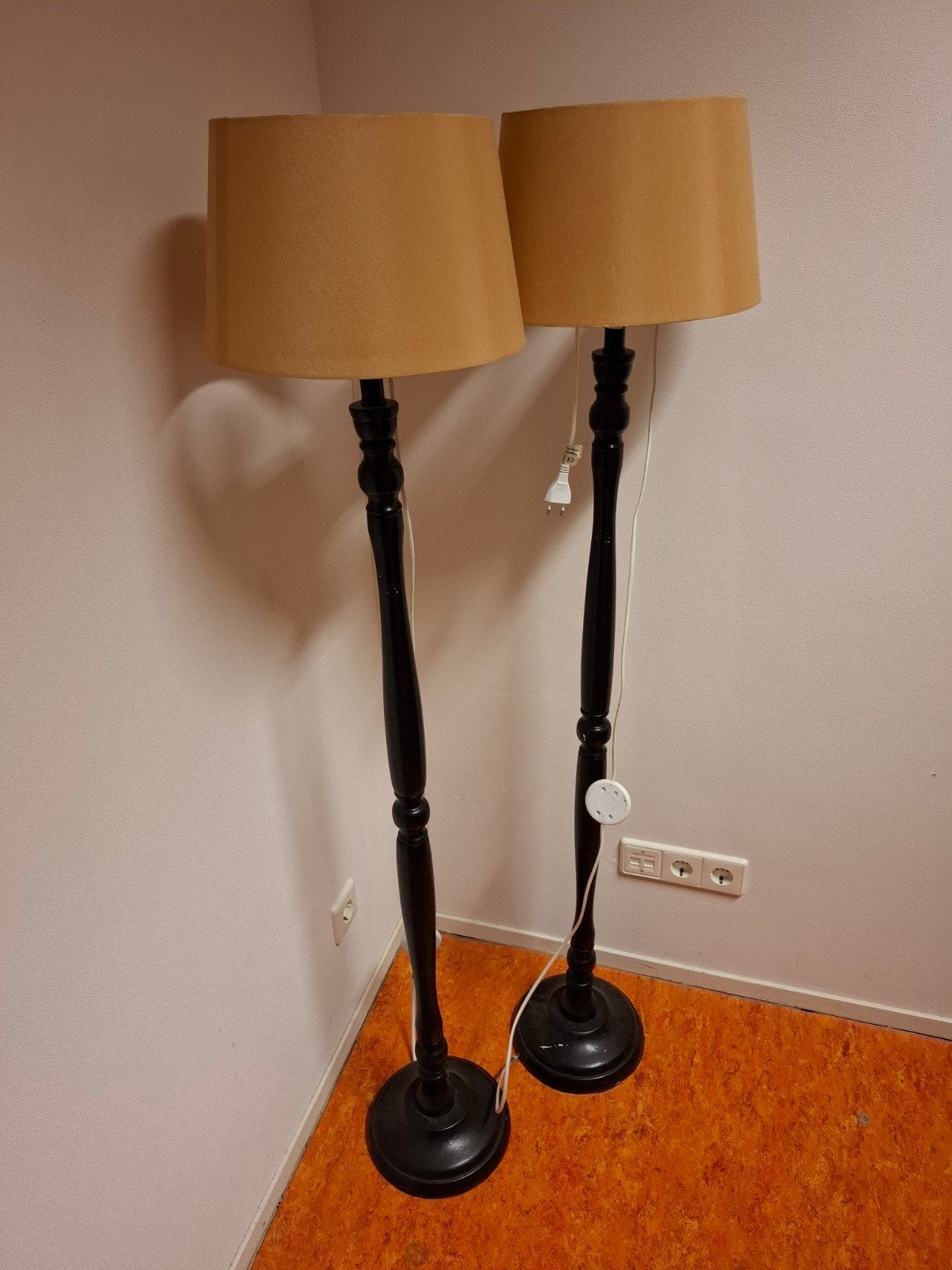 Set van 2 Staande Lampen met Zwarte Voet en Beige Kap, Ophalen, Gebruikt, Klassiek, E27 (groot)