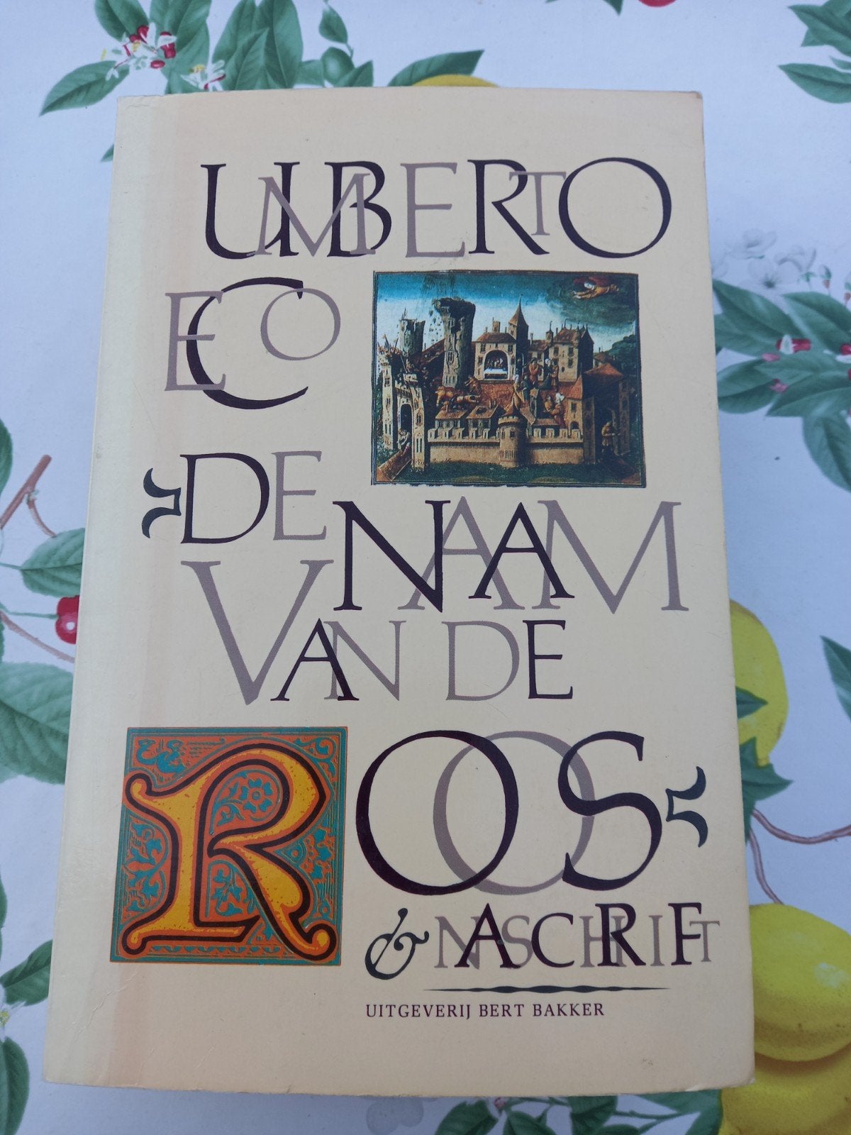 M7 Umberto Eco - Naam van de roos en naschrift, Boeken, Ophalen of Verzenden, Gelezen, Umberto Eco, Europa overig