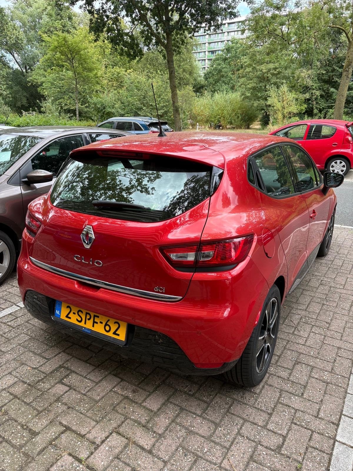 Renault Clio 1.5 DCI 66KW 5-DRS 2013 Rood, Auto's, Renault, Voorwielaandrijving, 1046 kg, 4 cilinders, 96 €/maand