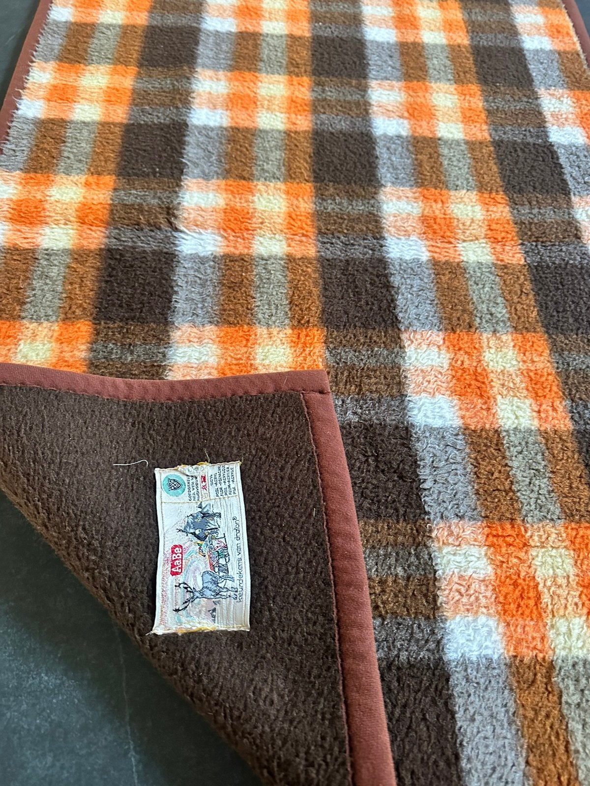 Vintage AaBe Dralon Deken Jaren 70 Oranje Bruin Ruitpatroon, Ophalen of Verzenden, Zo goed als nieuw, Beige, Deken