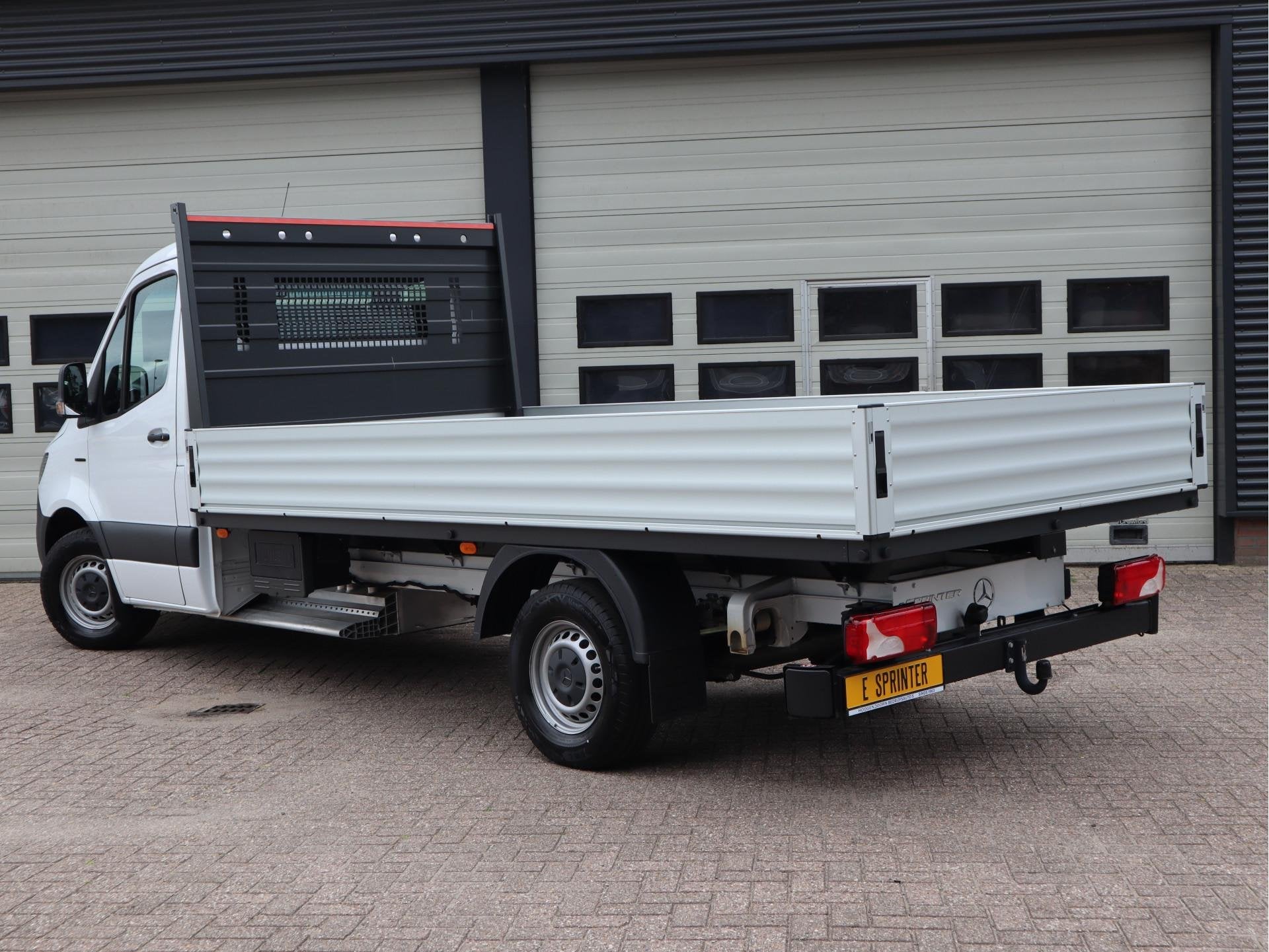 Mercedes-Benz eSprinter 320 81kWh L3 Open Laadbak 430 cm - S, Auto's, Stof, Gebruikt, 2000 kg, 2585 kg