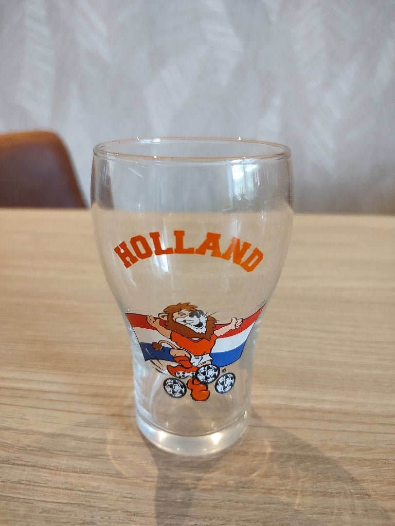 Bierglas met Holland en de Nederlandse voetbal leeuw, Ophalen of Verzenden, Gebruikt, Overige binnenlandse clubs
