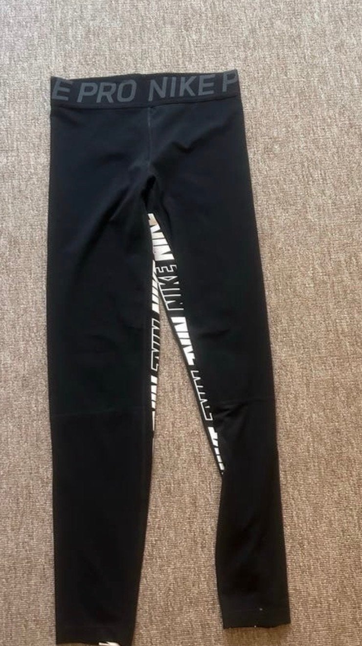 Nieuwe Nike Pro legging maat M - Sport & Vrije Tijd, Kleding | Dames, Sportkleding, Maat 38/40 (M), Zwart, Nieuw, Ophalen of Verzenden