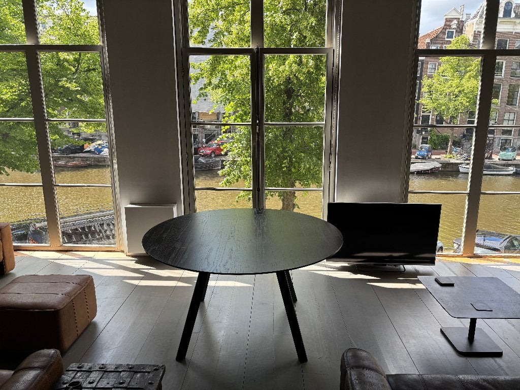 Ronde zwarte eettafel HAY CPH 25, Huis en Inrichting, Ophalen, Scandinavisch design, Zo goed als nieuw, Vier personen