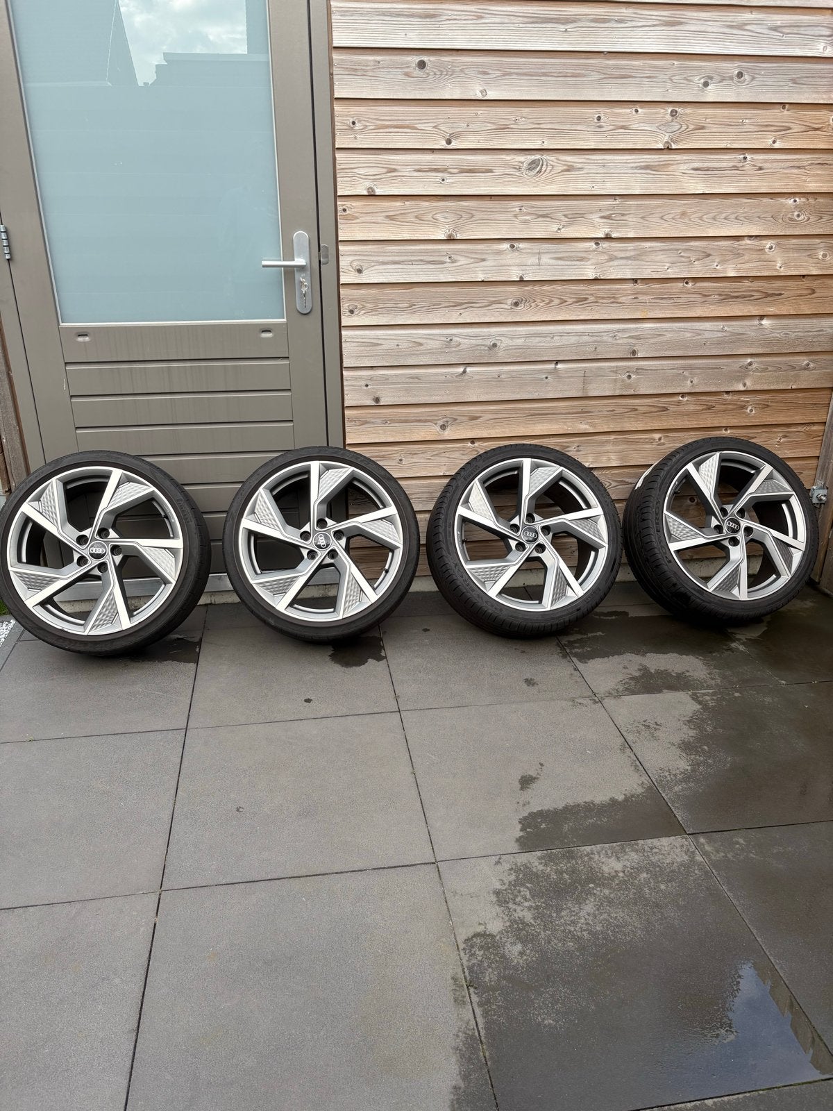 Audi 19 inch velgen met Pirelli zomerbanden 235/35 R19, Gebruikt, Banden en Velgen, 235 mm, Personenwagen