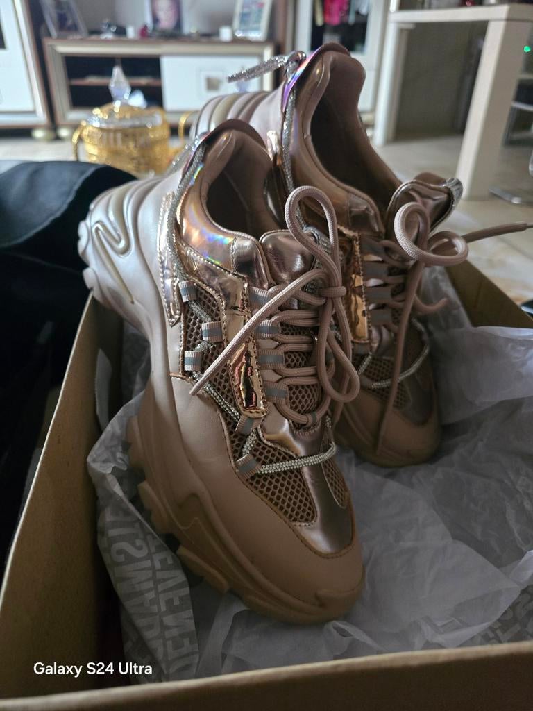 Schoenen dames, Kleding | Dames, Schoenen, Ophalen, Guess, Sneakers of Gympen, Zo goed als nieuw