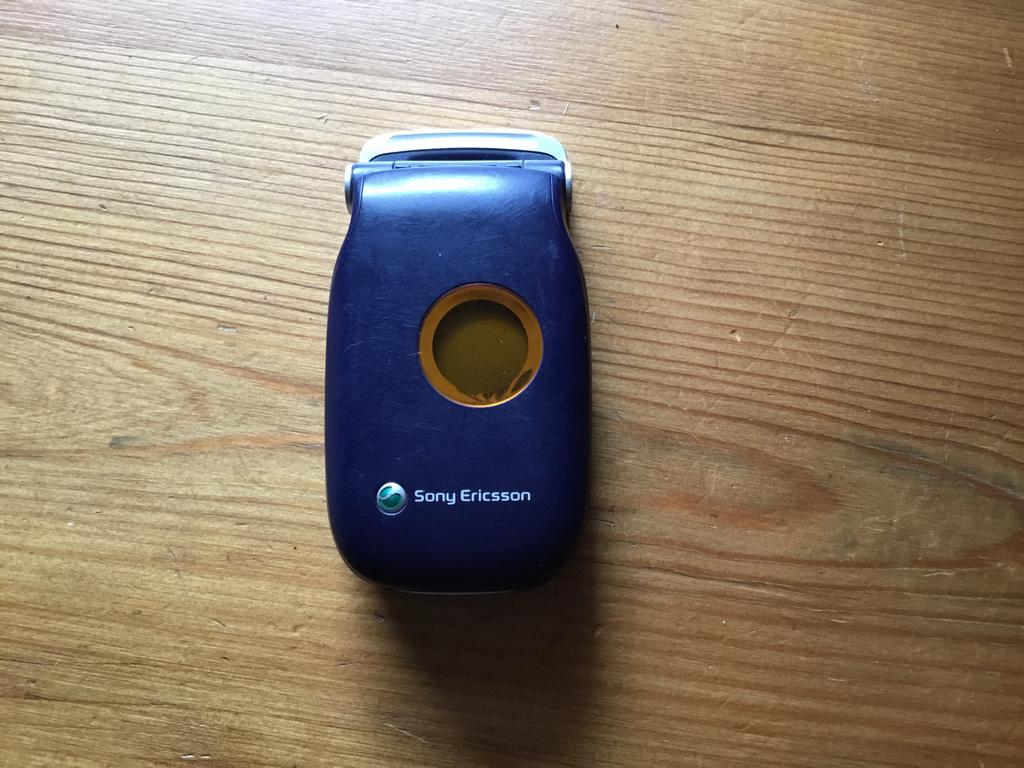 Leuke openklapbare  mobiele telefoon, Sony Ericson, Blauw, Inklapmodel, Ophalen of Verzenden, Zonder simlock
