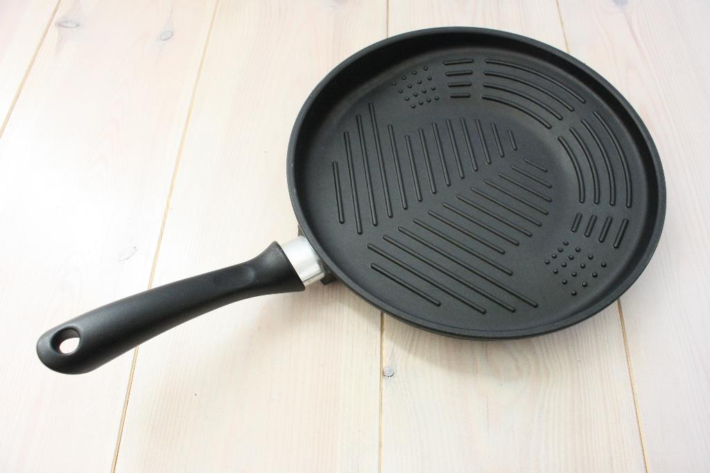Ronde gietijzeren grilpan van TVS, Ophalen of Verzenden, Zo goed als nieuw, Gietijzer