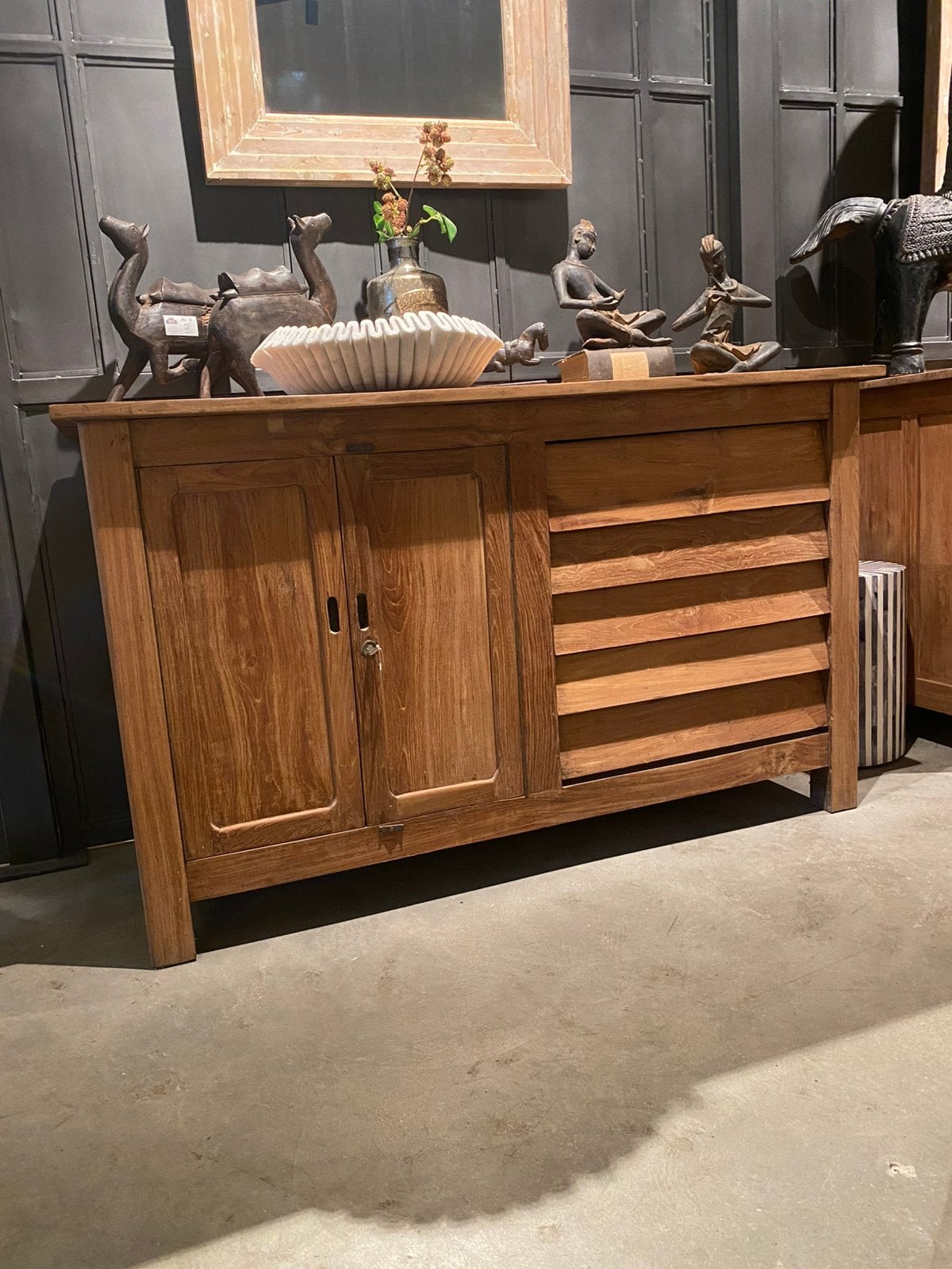 Vintage teakhouten dressoir met lades en deurtjes, Ophalen of Verzenden, Zo goed als nieuw, Hout