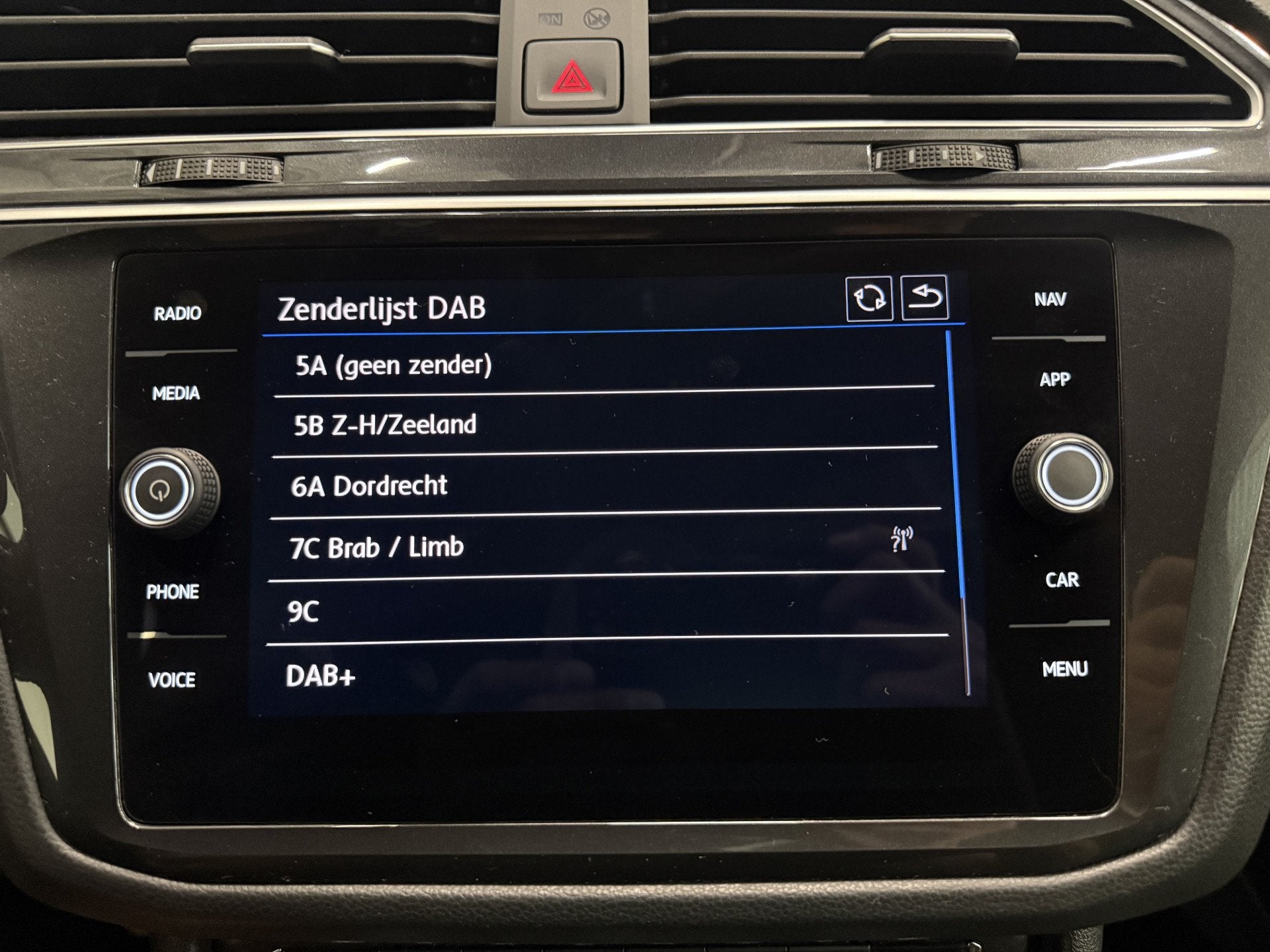 Foto 34 van Volkswagen Tiguan 2.0 TSI 4Motion 3x R-Line BLACK PANO/VOL-L