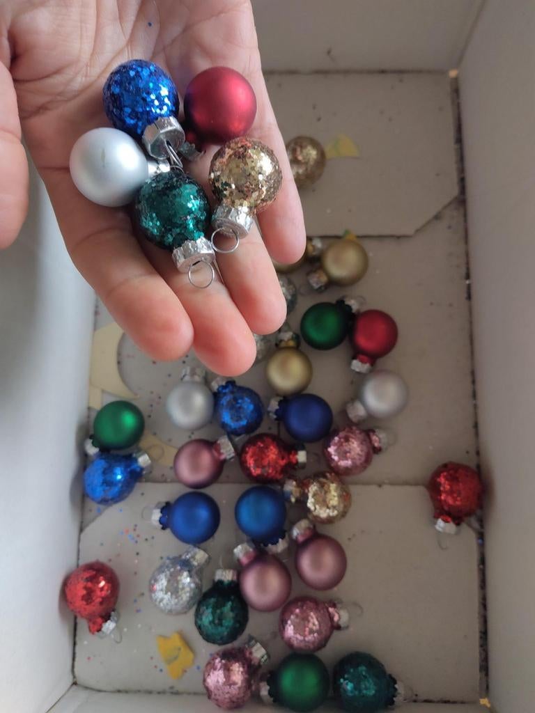 Gratis kleine kerstballen, Ophalen, Zo goed als nieuw