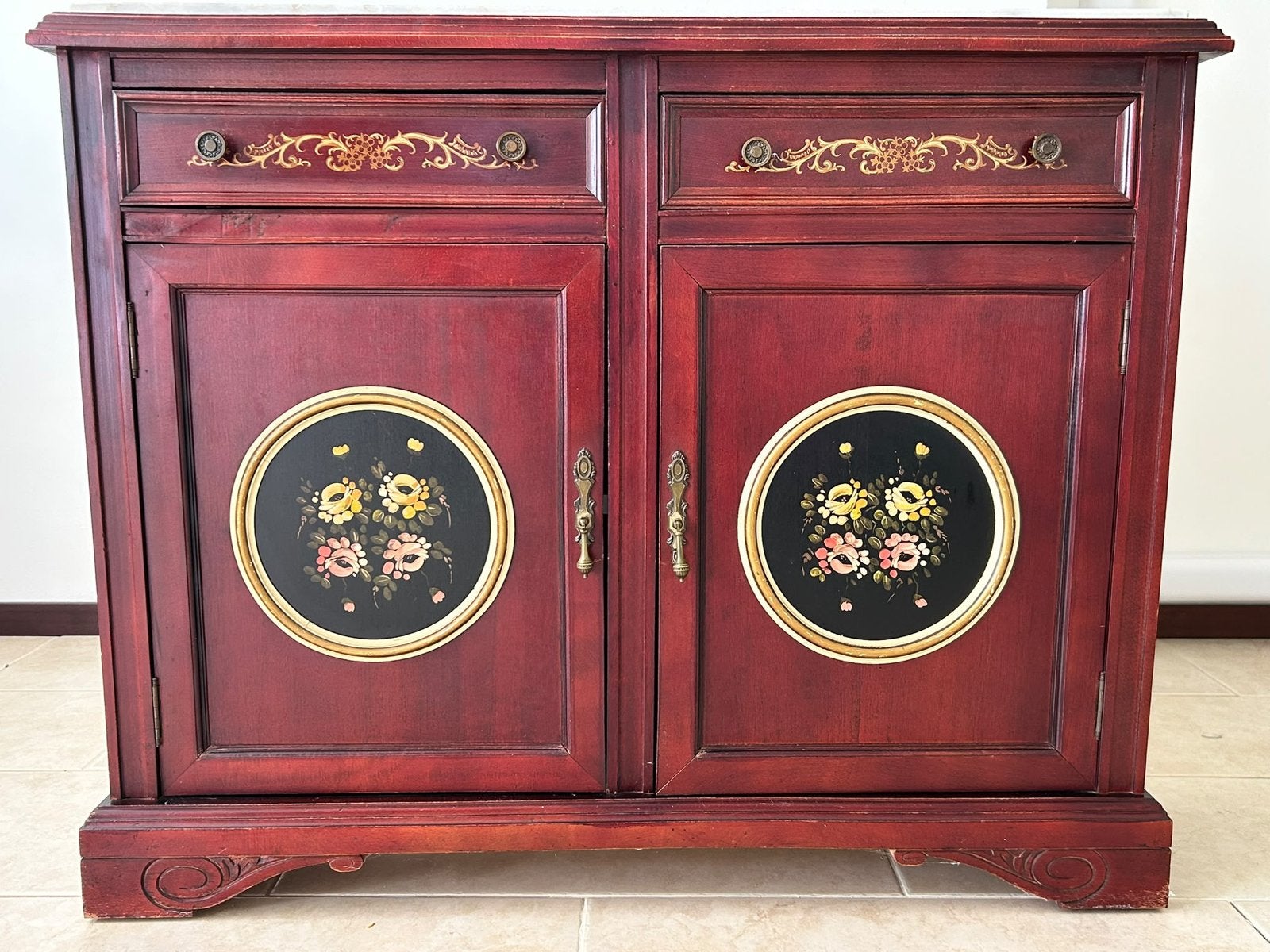 Klassiek dressoir met marmeren blad en bloemmotief, Ophalen of Verzenden
