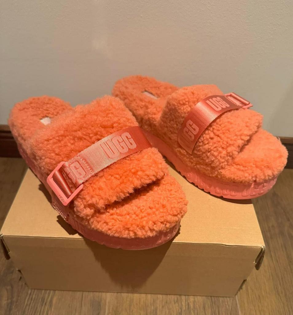 UGG • UGGS - FLUFFITA - Oud Roze Platform Slippers - 41, Kleding | Dames, Schoenen, Ophalen of Verzenden, Nieuw, Roze