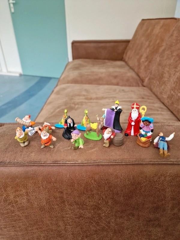 Disney Sneeuwwitje Figuren + Sinterklaas Set, Ophalen of Verzenden, Sneeuwwitje of Doornroosje, Beeldje of Figuurtje