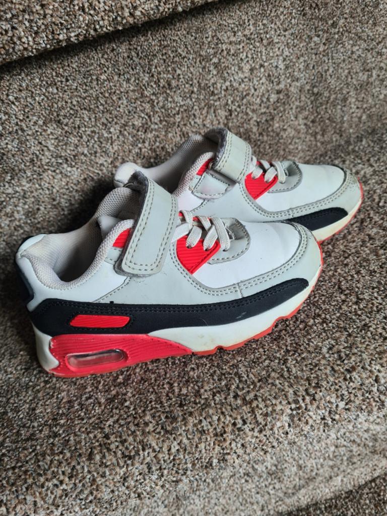 Stoere sneakers maat 26 voor jongens of meisjes, Kinderen en Baby's, Kinderkleding | Schoenen en Sokken, Ophalen, Gebruikt, Onbekend