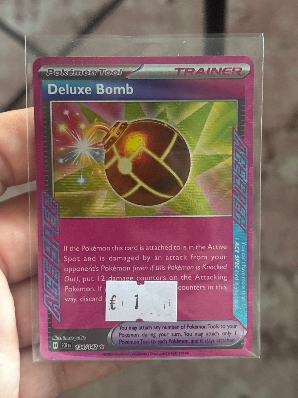 Pokémon TCG: Deluxe Bomb Trainer Kaart 134, Ophalen of Verzenden, Zo goed als nieuw, Losse kaart, Foil