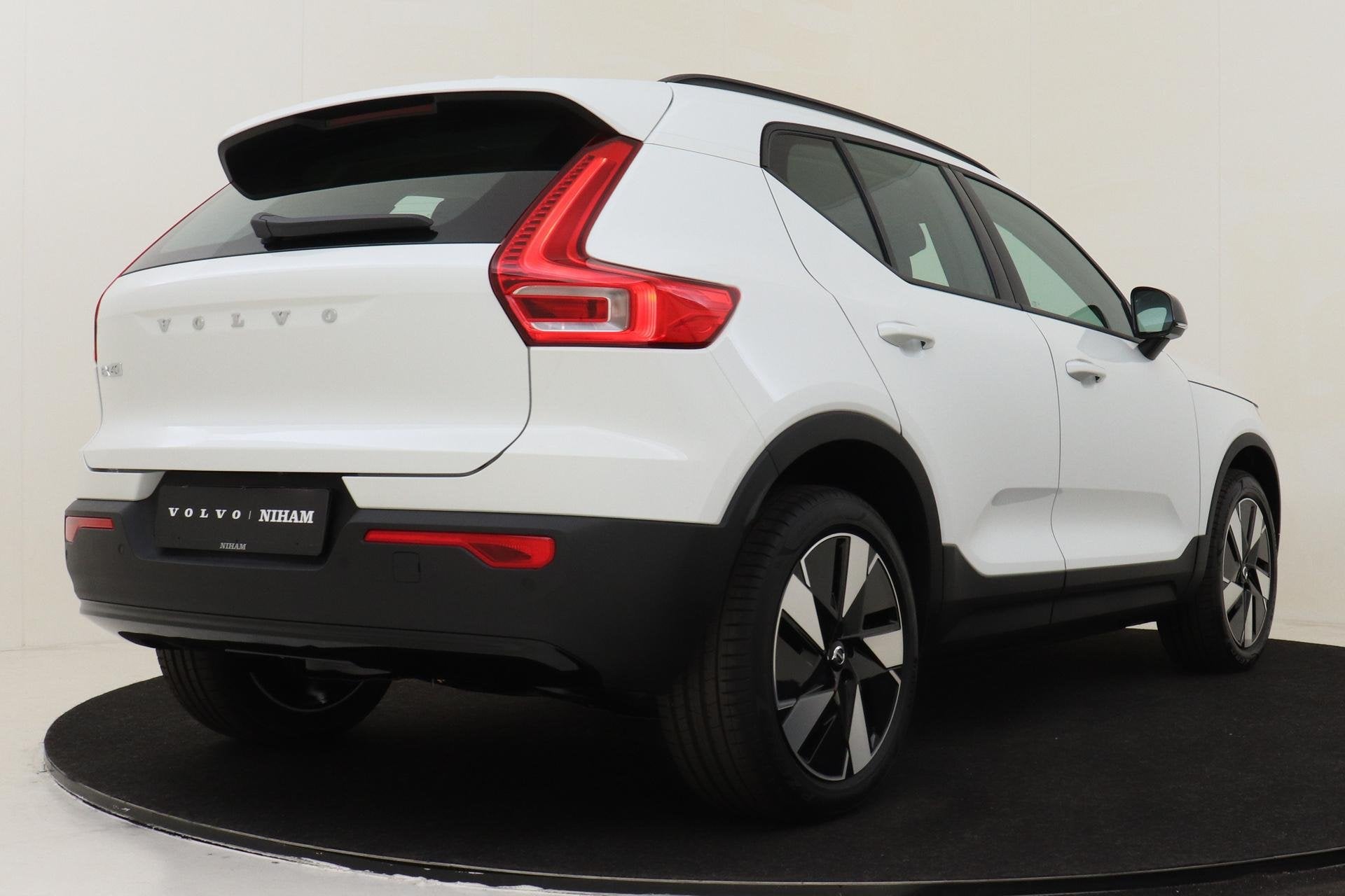 Volvo EX40 SINGLE MOTOR ESSENTIAL 70 kWh -CAMERA|CRUISE|DAB|, Auto's, Wit, 420 min, Nieuw, SUV of Terreinwagen