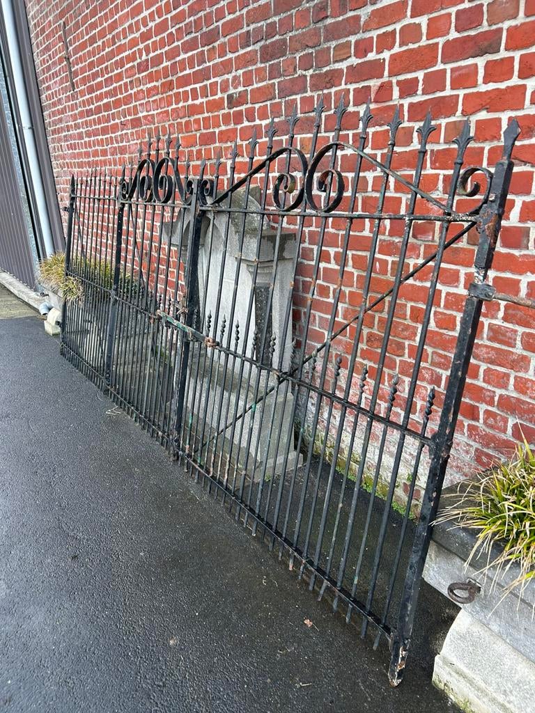 Antiek dubbel landelijk hekken vol smeedijzeren 3m80, Tuin en Terras, Tuinhekken en Hekwerk, Ophalen, Gebruikt, IJzer, Tuinhek