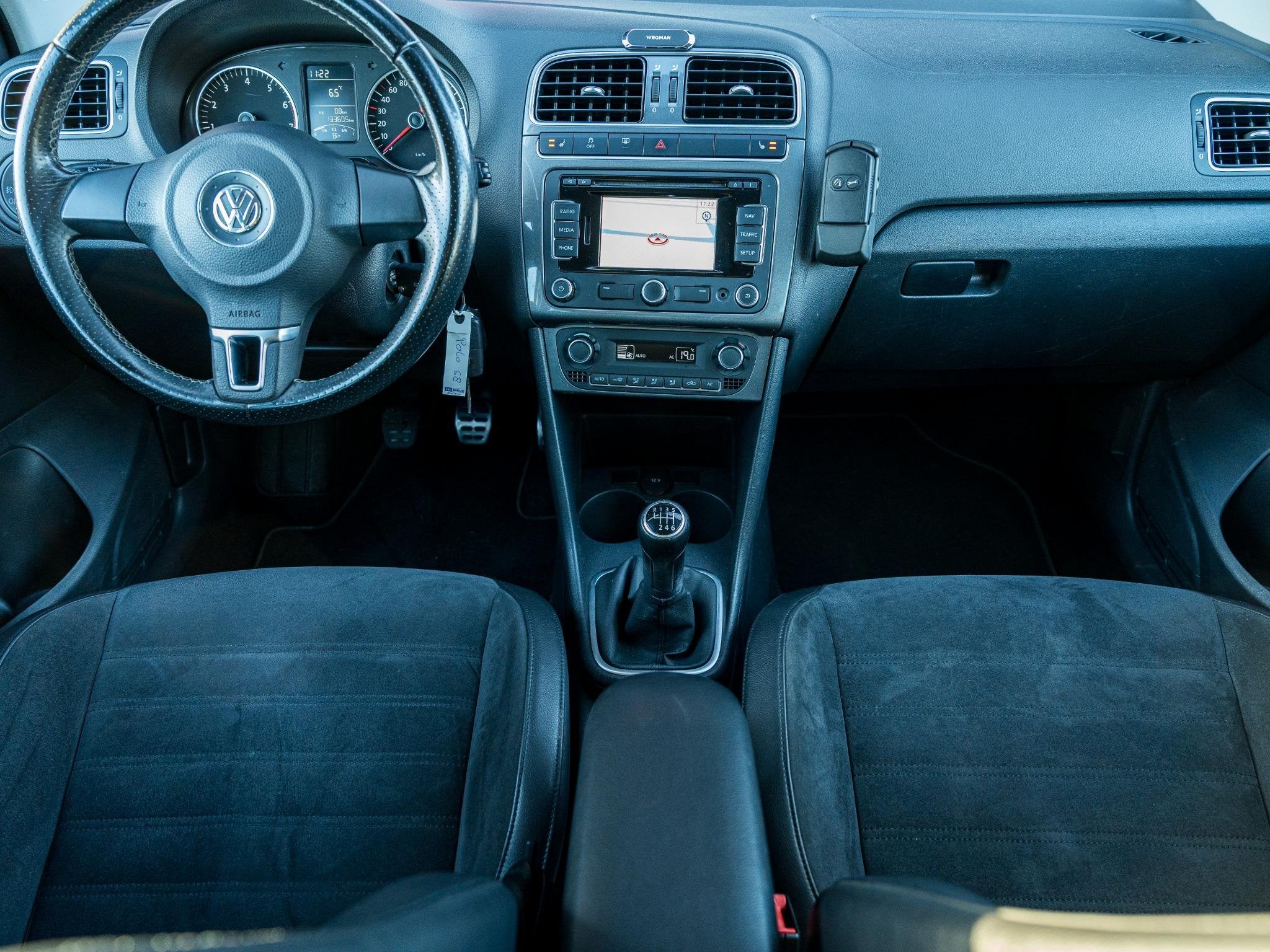 Volkswagen Polo 1.2 TSI Cross | Trekhaak | Origineel NL | Na, Auto's, Volkswagen, Voorwielaandrijving, Zwart, Zwart, Origineel Nederlands