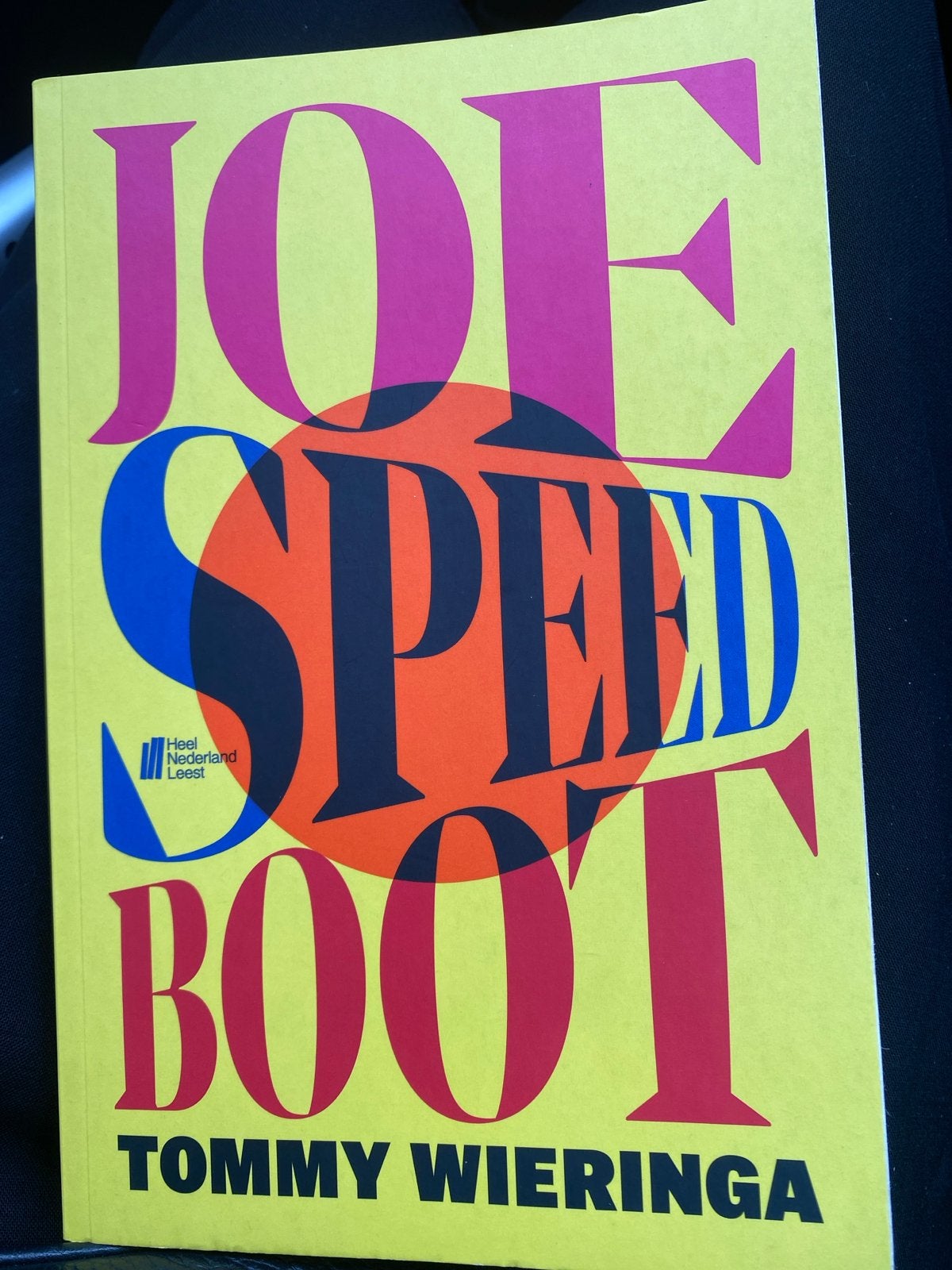 Joe Speedboot - Tommy Wieringa (Heel Nederland Leest), Ophalen of Verzenden, Zo goed als nieuw, Nederland
