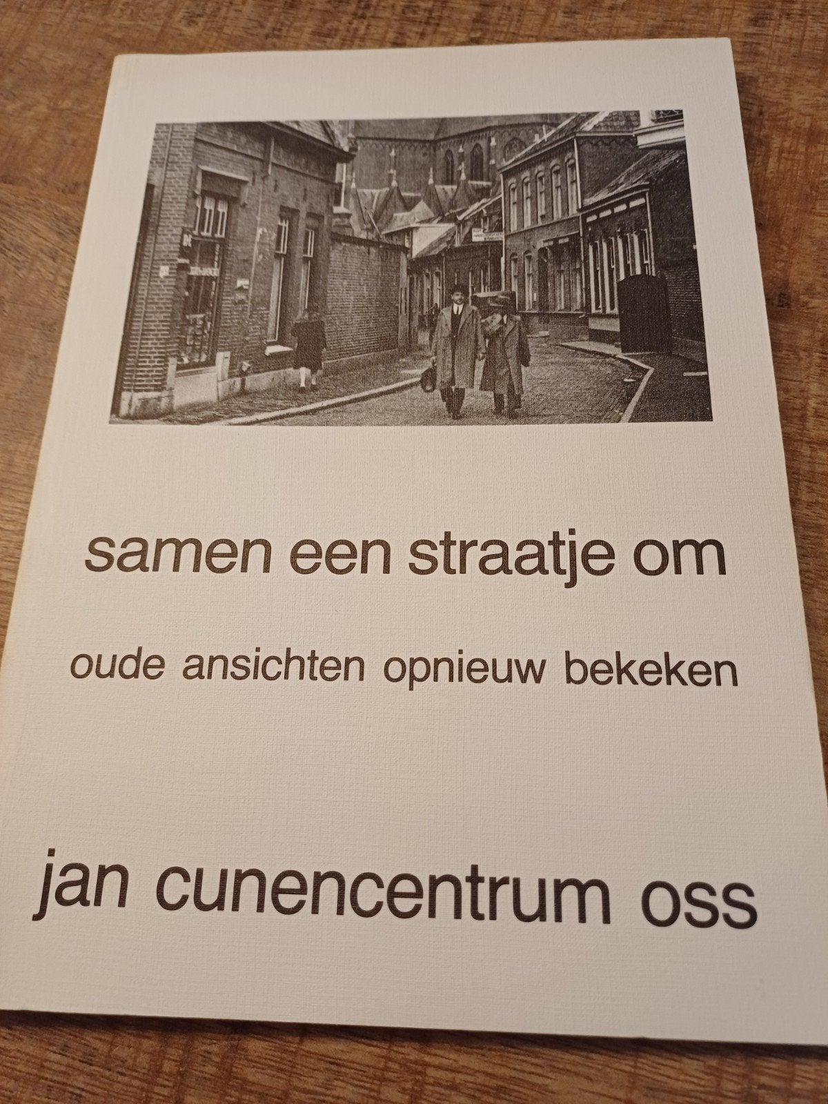 Samen een straatje om., Ophalen of Verzenden, Gelezen, Overige onderwerpen