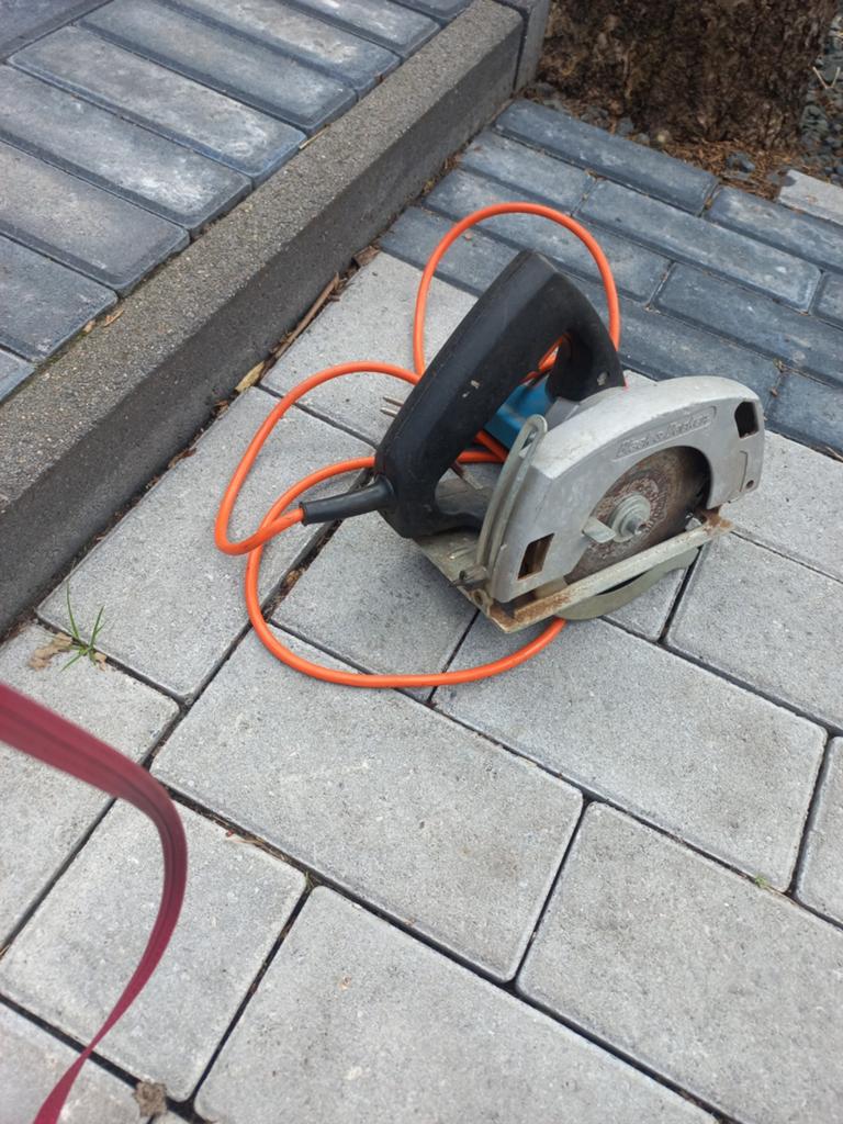 Gebruikte cirkelzaag - Black & Decker, Doe-het-zelf en Verbouw, Gereedschap | Zaagmachines, Gebruikt, Cirkelzaag, 600 tot 1200 watt