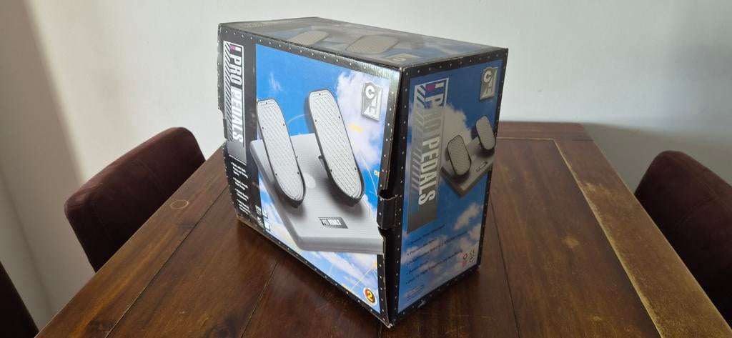 Flight Sim Yoke en CH Pro Pedals, Spelcomputers en Games, Gebruikt, 1 speler, Ophalen of Verzenden, Vanaf 3 jaar