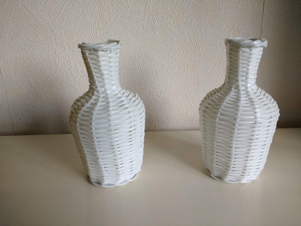 Set 2 Nieuwe witte vazen met Plastic wit draad 2 x vaas glas, Ophalen of Verzenden, Nieuw, Wit, Glas