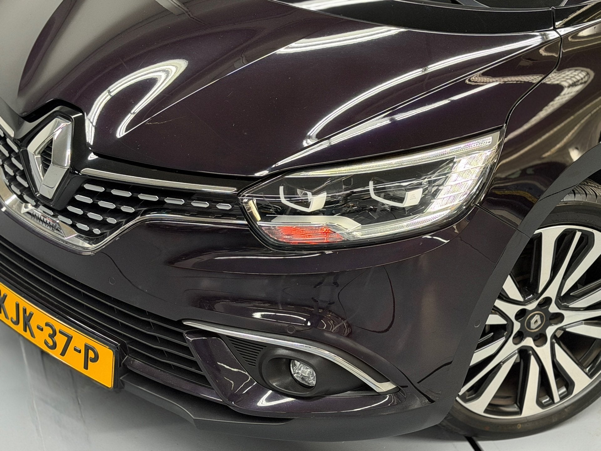 Renault Grand Scénic 1.3 TCe Initiale Paris Bose 7p Pano Ma, Auto's, Dealer onderhouden, Automatische klimaatregeling, Leder, Bedrijf