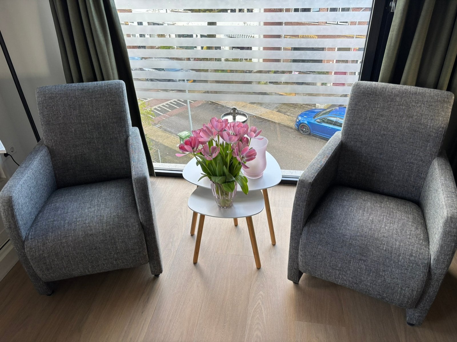 Grijze stoelen 2 stuks, Ophalen, Zo goed als nieuw, Minder dan 75 cm, 50 tot 75 cm