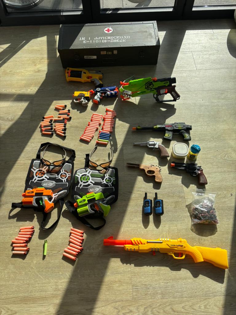 (Nerf) geweren, pijlen, targets, legerdoos, walkie talkie, Verzamelen, Speelgoed, Ophalen, Zo goed als nieuw