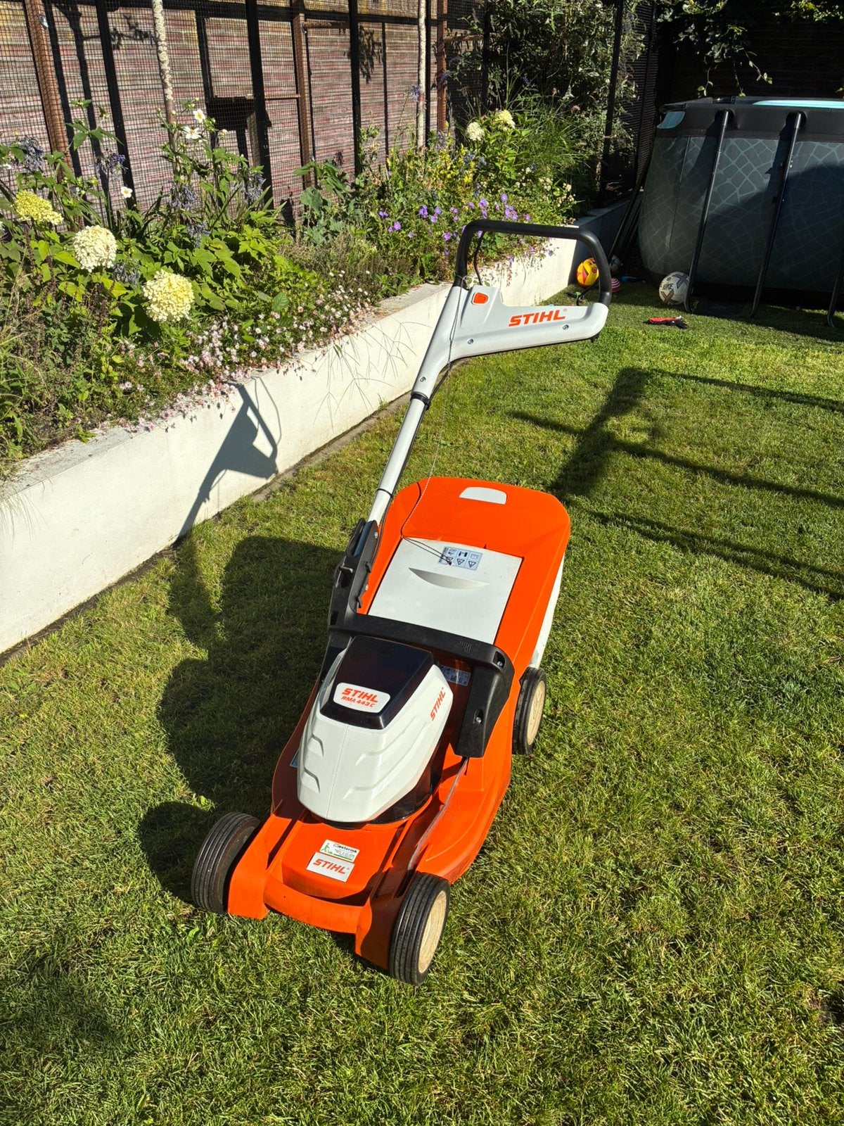 Stihl RMA 443 c grasmaaier incl AP accu en lader, Ophalen of Verzenden, Zo goed als nieuw