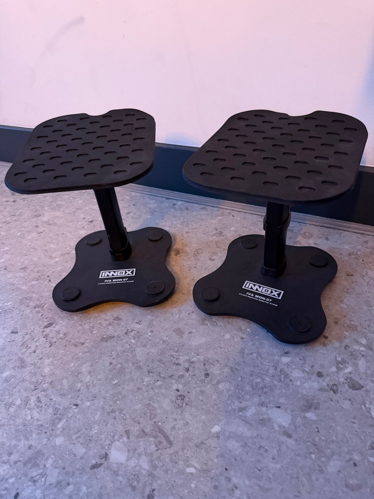 Innox IVA MON-07 Studio Monitor Stands (set van 2), Ophalen of Verzenden, Gebruikt