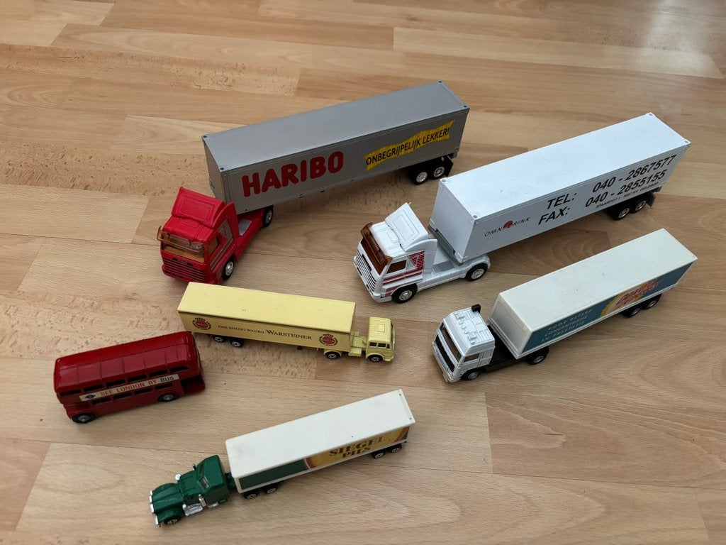 Merkloze miniatuurauto's in 1 koop, Ophalen, Zo goed als nieuw, Bus of Vrachtwagen