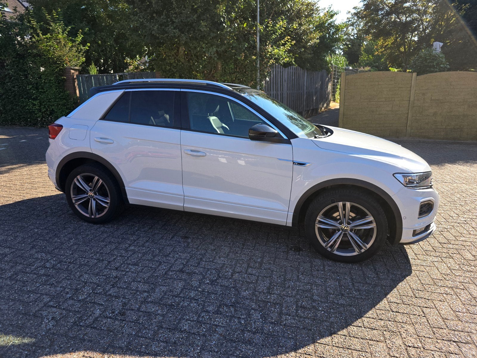 VW T-Roc 1.5 TSI 2xR-Line | Pano | keyless| Virtual | beats, 1254 kg, 15 km/l, 1498 cc, Zwart