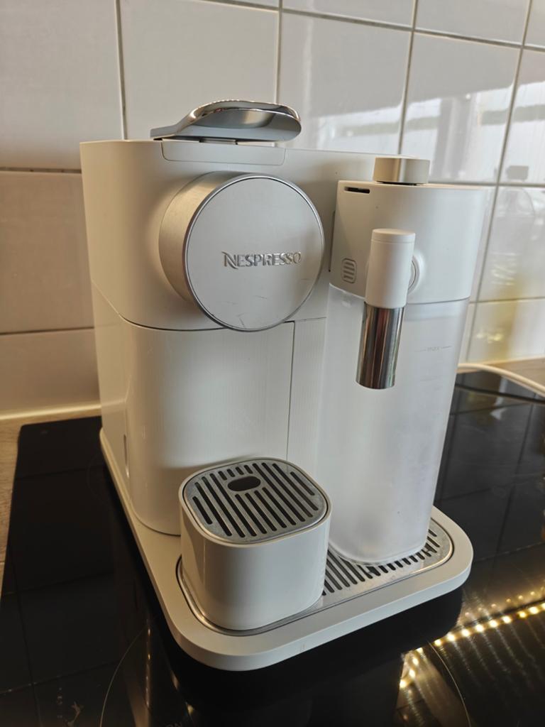 Nespresso, Witgoed en Apparatuur, Koffiezetapparaten, Ophalen, Zo goed als nieuw, Koffiemachine